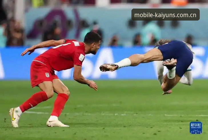 开云娱乐官方网站官方下载 格拉利什与皮克福德深夜狂欢深度解析:球员场外行为对职业生涯的影响全面评估